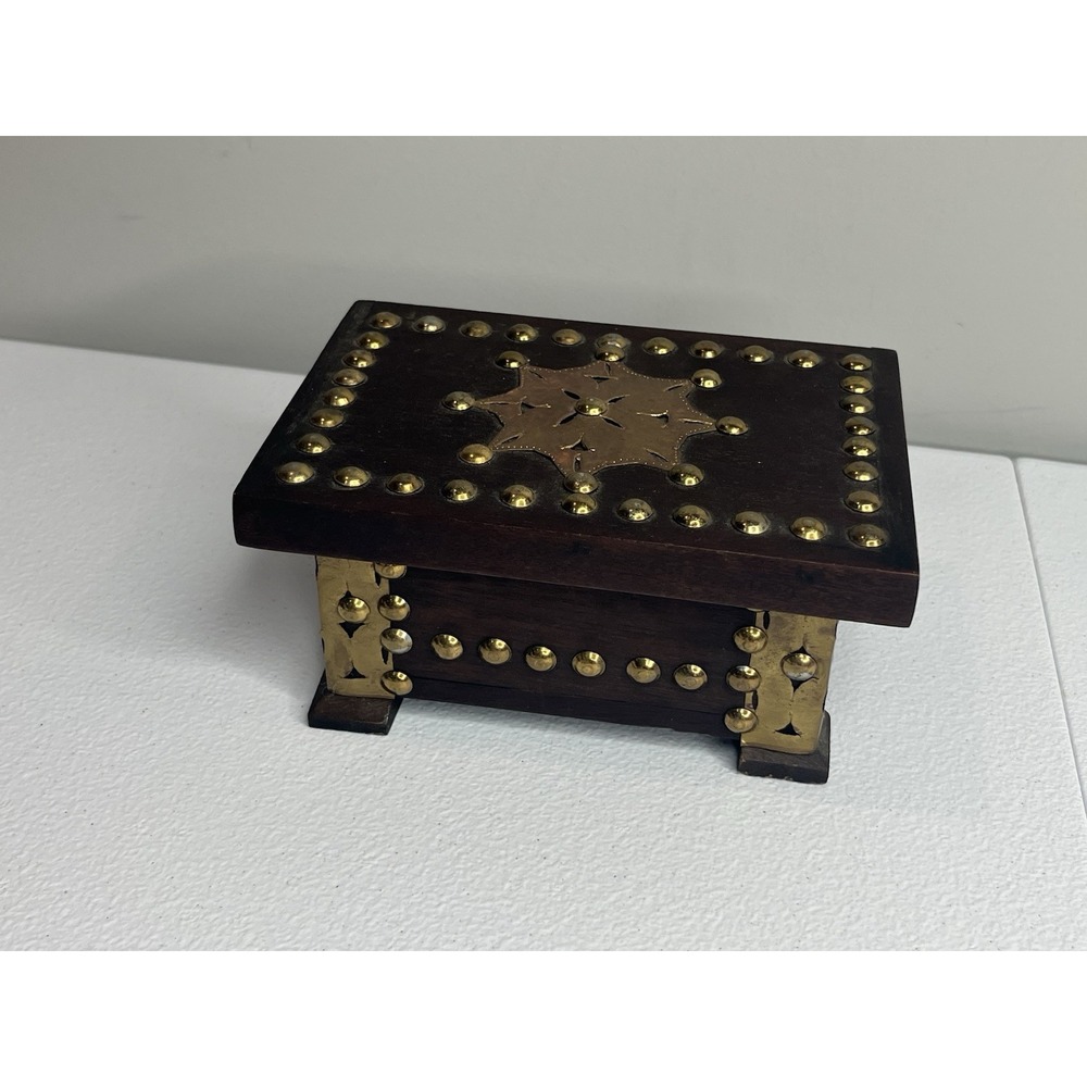 Vtg Handmade‎ Wooden Trinket Box With Hammered Brass Tacks
